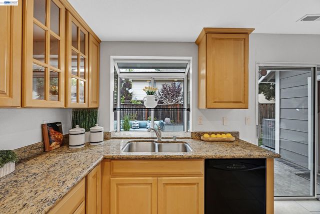323 Sandstone Dr, Fremont, CA 94536