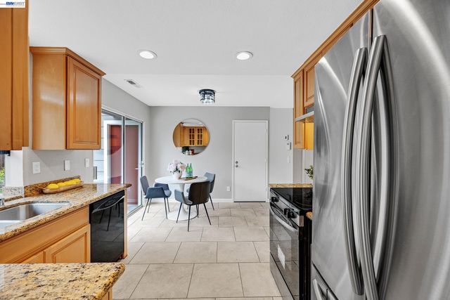 323 Sandstone Dr, Fremont, CA 94536