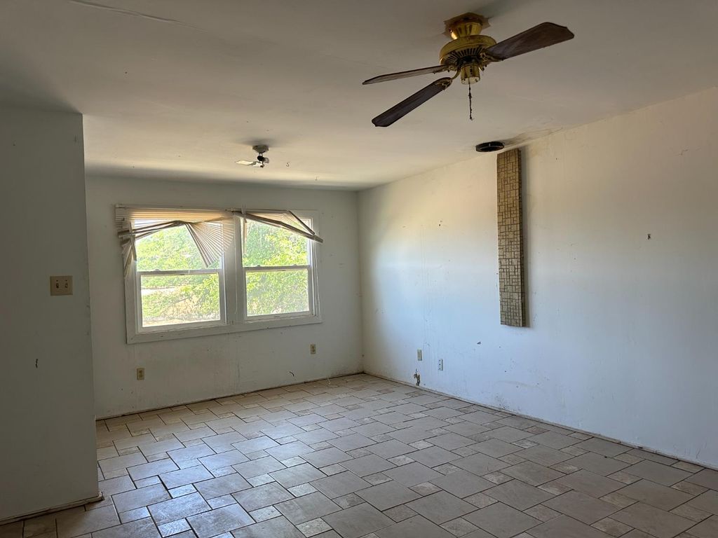 Image 20 of property listing at 19637 E American Avenue, Reedley, CA 93654