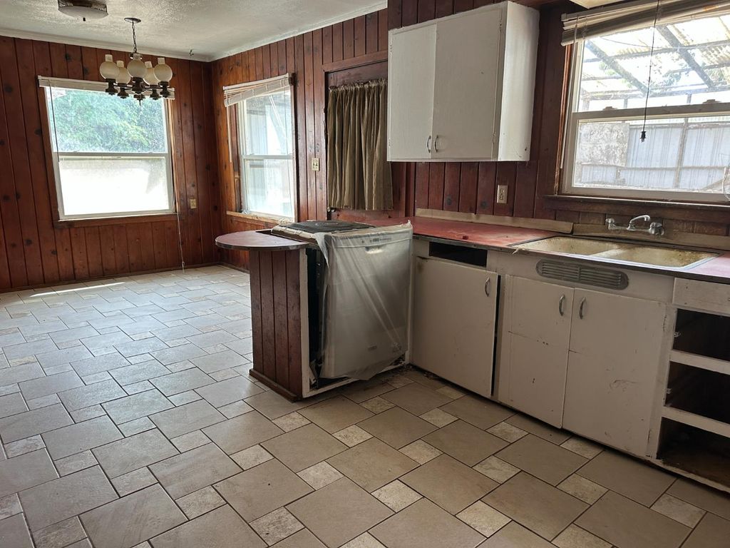 Image 3 of property listing at 19637 E American Avenue, Reedley, CA 93654