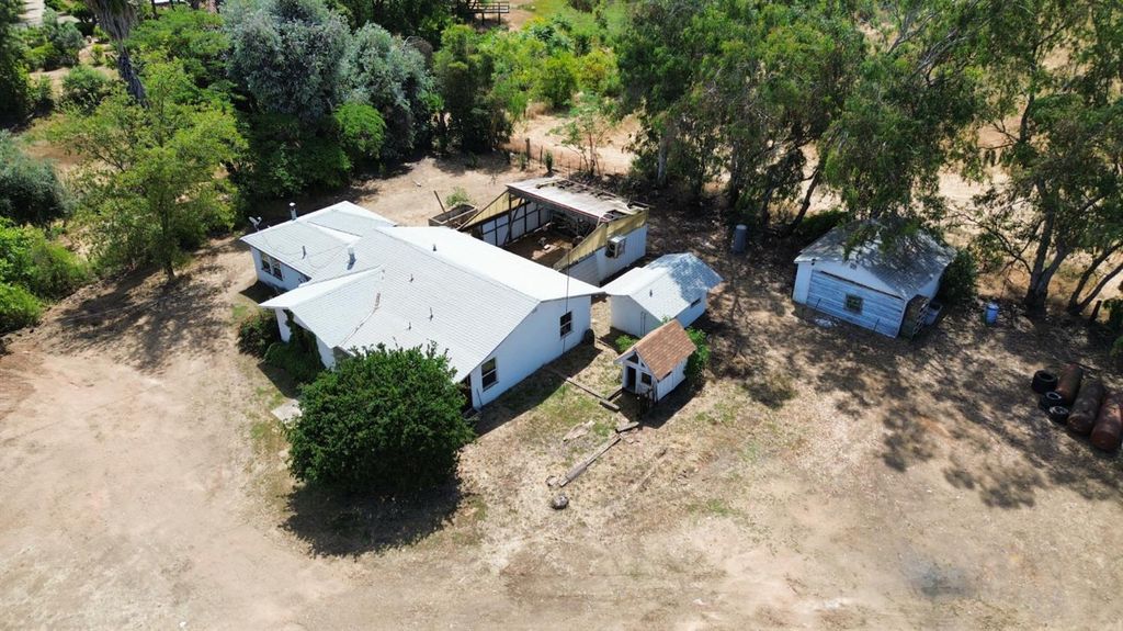 Image 37 of property listing at 19637 E American Avenue, Reedley, CA 93654