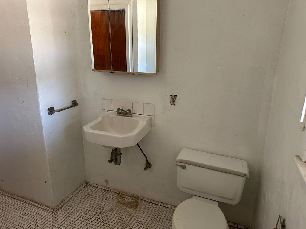 Image 5 of property listing at 19637 E American Avenue, Reedley, CA 93654