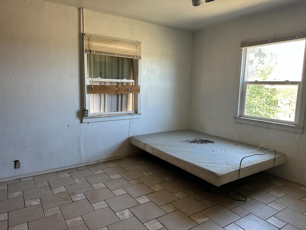 Image 7 of property listing at 19637 E American Avenue, Reedley, CA 93654