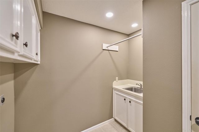 80 Rolling Hills Drive, Conroe, TX 77304