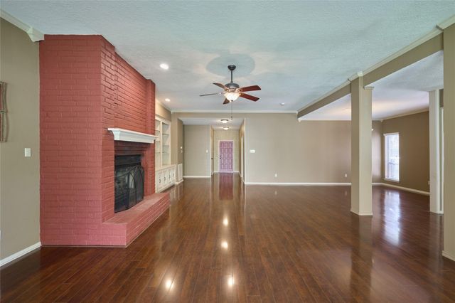 80 Rolling Hills Drive, Conroe, TX 77304