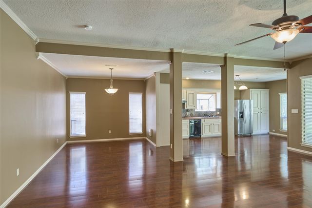 80 Rolling Hills Drive, Conroe, TX 77304