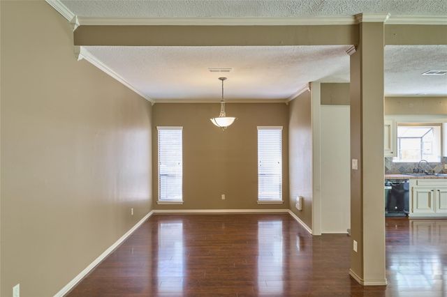 80 Rolling Hills Drive, Conroe, TX 77304