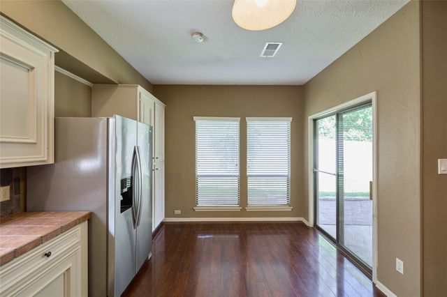 80 Rolling Hills Drive, Conroe, TX 77304