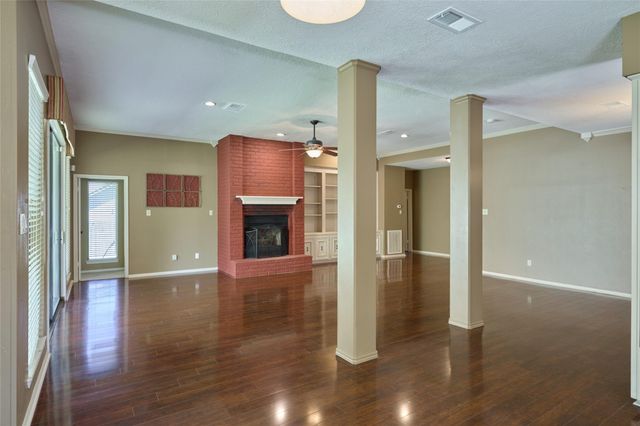 80 Rolling Hills Drive, Conroe, TX 77304