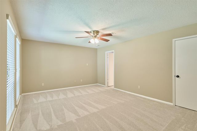 80 Rolling Hills Drive, Conroe, TX 77304