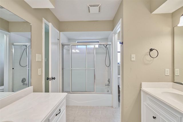 80 Rolling Hills Drive, Conroe, TX 77304