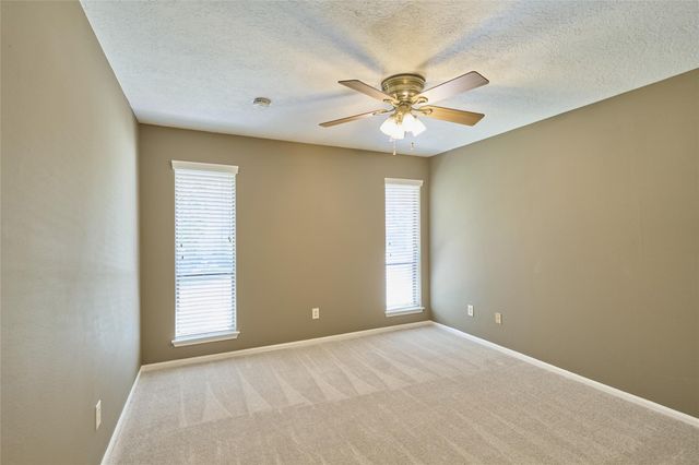 80 Rolling Hills Drive, Conroe, TX 77304