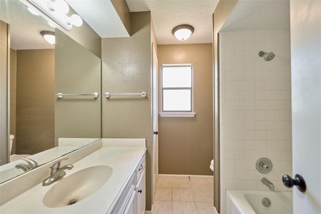 80 Rolling Hills Drive, Conroe, TX 77304