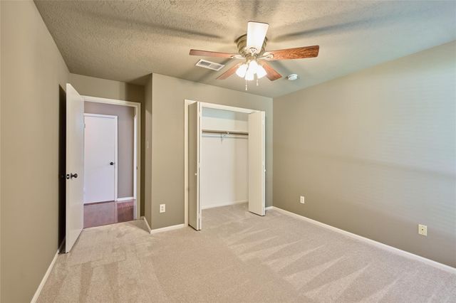 80 Rolling Hills Drive, Conroe, TX 77304