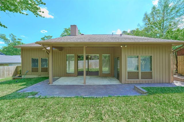 80 Rolling Hills Drive, Conroe, TX 77304