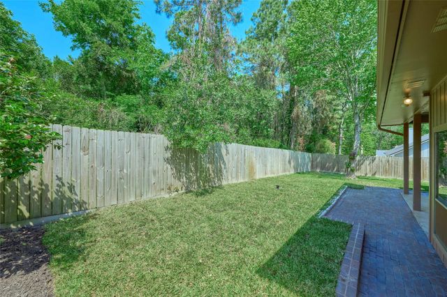 80 Rolling Hills Drive, Conroe, TX 77304