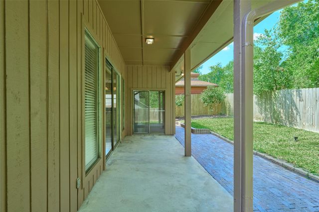 80 Rolling Hills Drive, Conroe, TX 77304