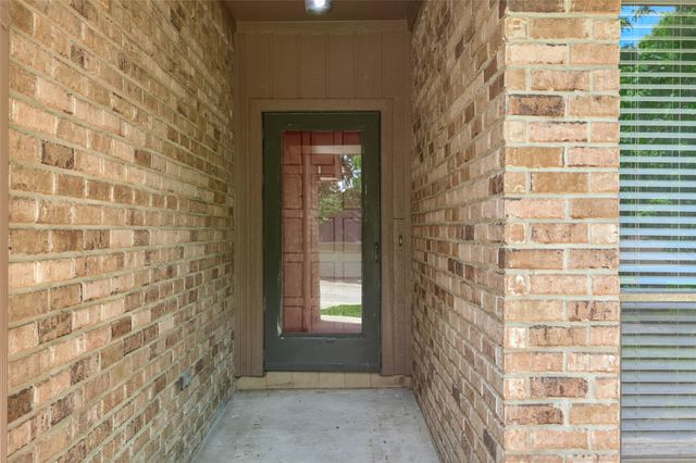 80 Rolling Hills Drive, Conroe, TX 77304