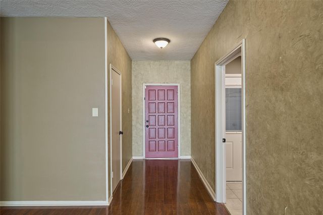 80 Rolling Hills Drive, Conroe, TX 77304
