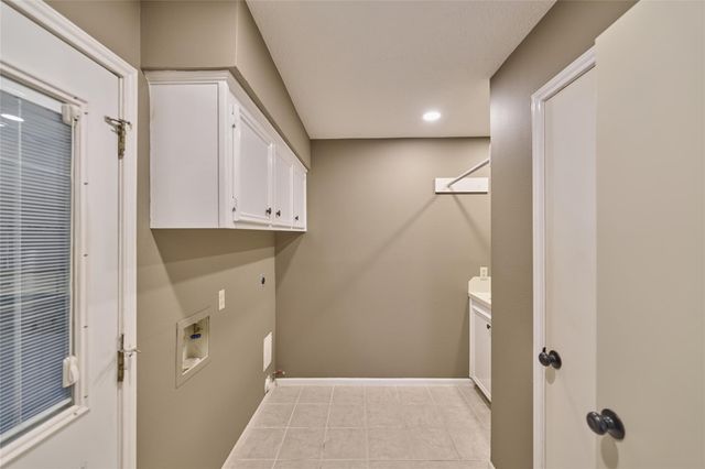80 Rolling Hills Drive, Conroe, TX 77304