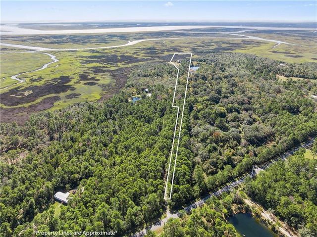 281 Marsh Breeze Lane, Waverly, GA 31565