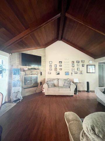 8810 Osborne Road, Highland, IN 46322