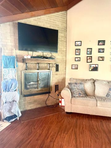 8810 Osborne Road, Highland, IN 46322