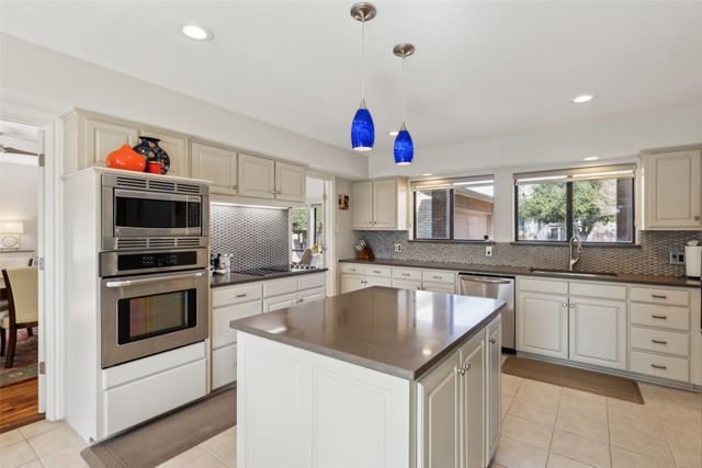 1207 Middlebrook Place, Dallas, TX 75208