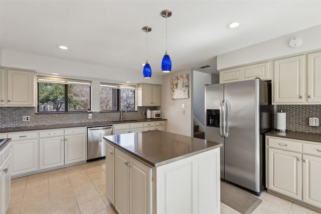 1207 Middlebrook Place, Dallas, TX 75208