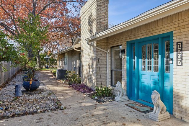 1207 Middlebrook Place, Dallas, TX 75208