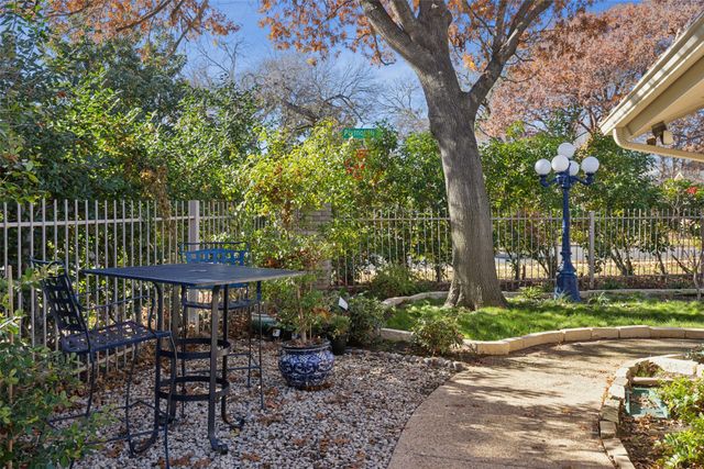 1207 Middlebrook Place, Dallas, TX 75208