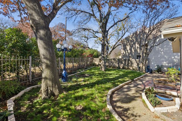 1207 Middlebrook Place, Dallas, TX 75208