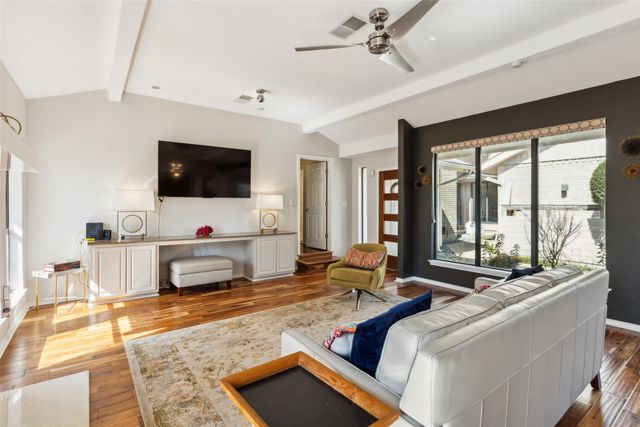 1207 Middlebrook Place, Dallas, TX 75208