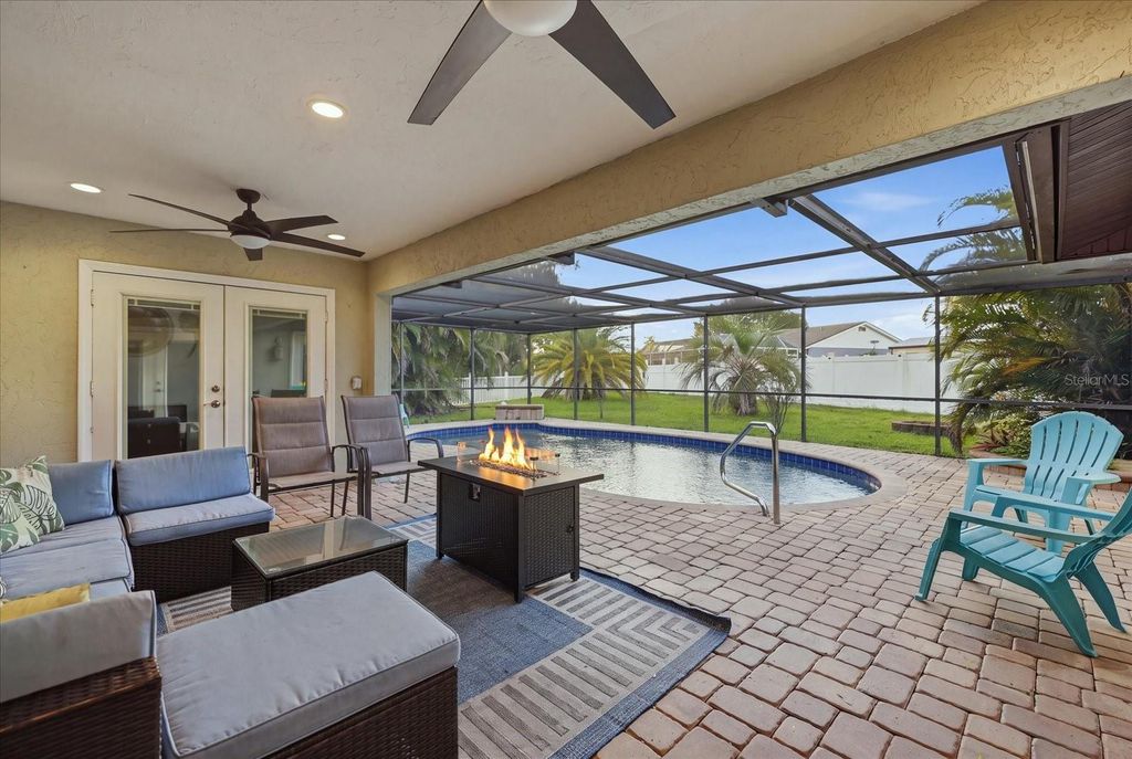 926 PLUM TREE LANE, SARASOTA, FL 34243 — photo 2