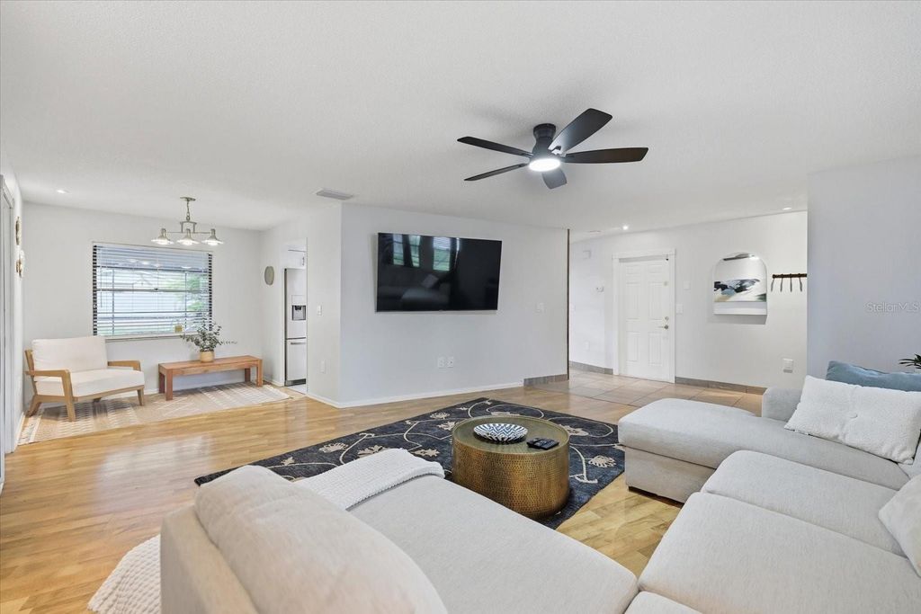 926 PLUM TREE LANE, SARASOTA, FL 34243 — photo 4