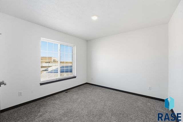 1263 N Marion Rd Road 1, Sioux Falls, SD 57107