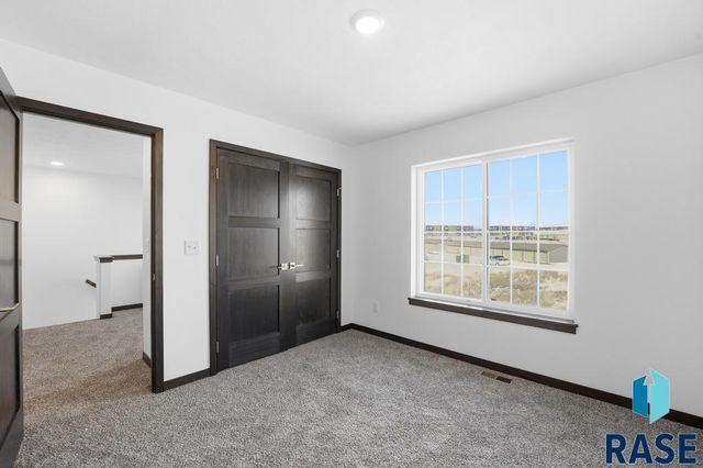 1263 N Marion Rd Road 1, Sioux Falls, SD 57107