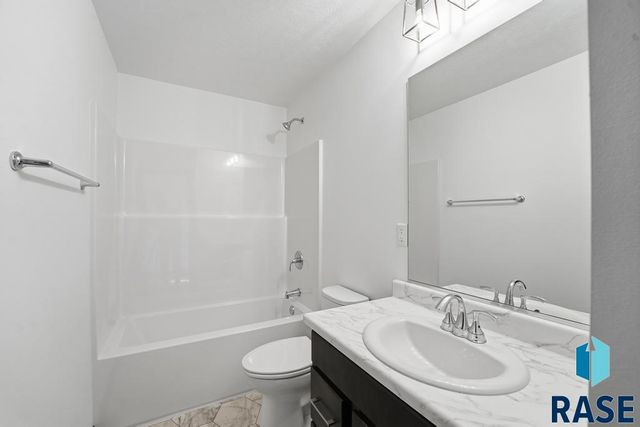 1263 N Marion Rd Road 1, Sioux Falls, SD 57107