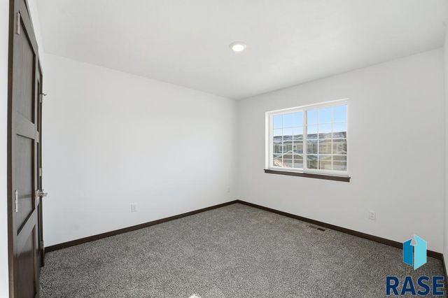 1263 N Marion Rd Road 1, Sioux Falls, SD 57107