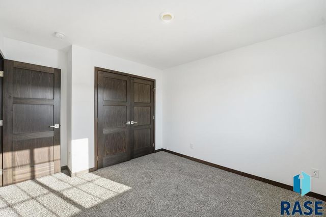 1263 N Marion Rd Road 1, Sioux Falls, SD 57107