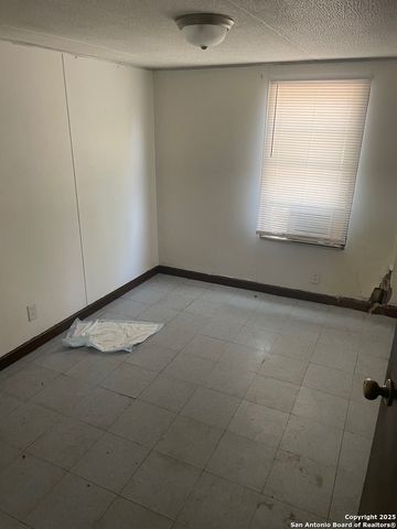 17189 Benton City Rd, Von Ormy, TX 78073