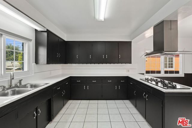 11004 Mansel Avenue, Inglewood, CA 90304