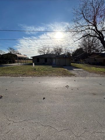 1018 N Fisher Street, Gorman, TX 76454