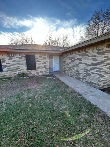 1018 N Fisher Street, Gorman, TX 76454