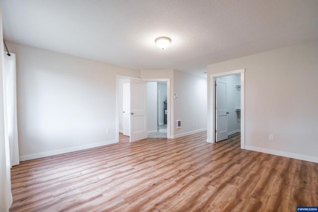 10471 Wagon Rd NE, Mt Angel, OR 97362
