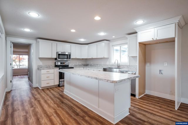 10471 Wagon Rd NE, Mt Angel, OR 97362