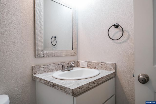10471 Wagon Rd NE, Mt Angel, OR 97362