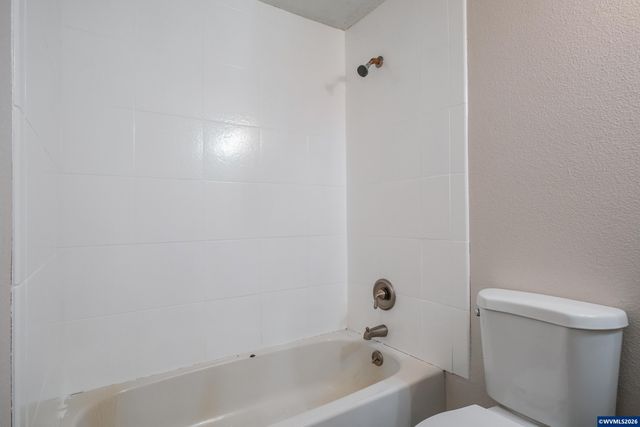 10471 Wagon Rd NE, Mt Angel, OR 97362
