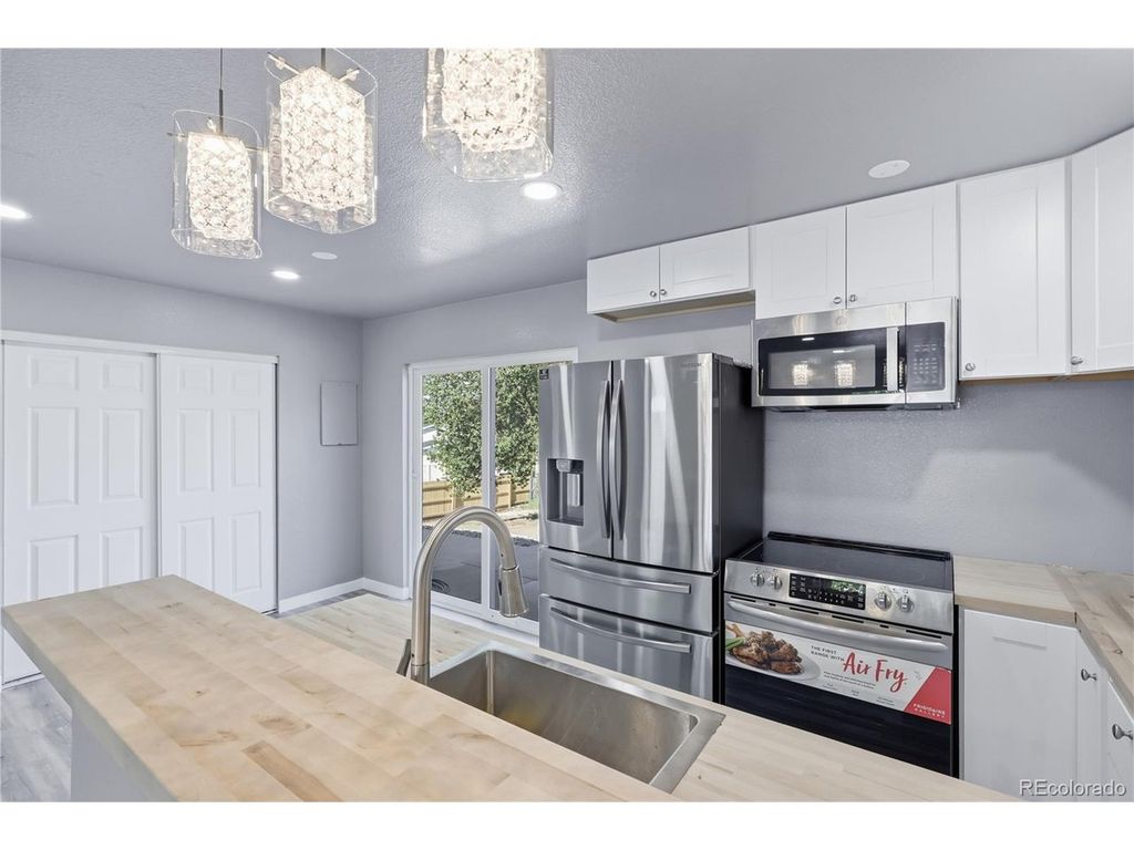 9465 Damon Dr, Denver, CO 80260