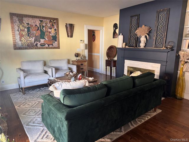 18718 Hilburn Avenue, Saint Albans, NY 11412